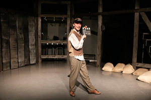 Spektaklio „Akmenys jo kišenėse“ fragmentas Spektaklio „Akmenys jo kišenėse“ fragmentas