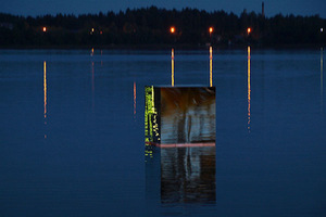 Objektas „Kubas prisiminimų“, 2008. Plastikinė konstrukcija, veidrodis, 200 x 200 x 200. Zarasai, Kultūros sostinės renginiai. Normantė Ribokaitės nuotr.