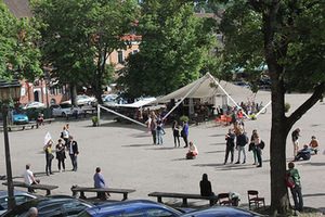 Židrija Janušaitė. Performansas „Absent Presence“, 120 min., 2014, gyveo meno festivalis „CREATurE“. Židrija Janušaitė. Performansas „Absent Presence“, 120 min., 2014, gyveo meno festivalis „CREATurE“.