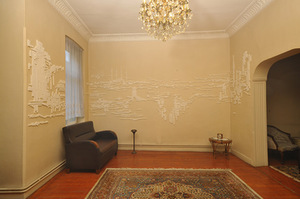 Patricija Gilytė. „Beyoğlu_Rewind“, gabalinis cukrus ant sienos, privatus interjeras, 2010, 800 x 400. Projektas „art homes“, Stambulas, Turkija. Cetin Oezer nuotr. Patricija Gilytė. „Beyoğlu_Rewind“, gabalinis cukrus ant sienos, privatus interjeras, 2010, 800 x 400. Projektas „art homes“, Stambulas, Turkija. Cetin Oezer nuotr.
