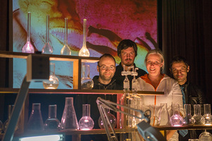 Po spektaklio „Plaukuota burna“ premjeros su grupe „Chui“ (Kroatija), „Dirbtinio pluošto“ kino salė, Kauno bienalė, 2015 Po spektaklio „Plaukuota burna“ premjeros su grupe „Chui“ (Kroatija), „Dirbtinio pluošto“ kino salė, Kauno bienalė, 2015