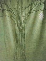 Vilmos Marės tekstilinis pano „Ąžuolas“, fragmentas. Paroda „Saugos ženklai“, tekstilės galerija „Balta“, Kaunas