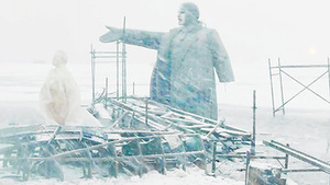 Kadras iš filmo „Po elektriniais debesimis“ Kadras iš filmo „Po elektriniais debesimis“