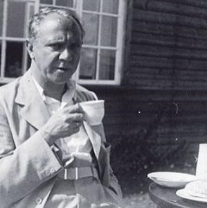 Nuotrauka paimta iš http://www.mediumwell.com/thumb.php?img=http://www.mediumwell.com/wp-content/uploads/micha11.jpg&width=266&height=267 Nuotrauka paimta iš http://www.mediumwell.com/thumb.php?img=http://www.mediumwell.com/wp-content/uploads/micha11.jpg&width=266&height=267