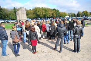 Beginning of excursion: the place where architectural narrative of the city begins