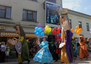 Parade of puppets of the festival Smiling Puppets and Children 2013 in Kaunas Laisvės Alley. Photo of KSPT Parade of puppets of the festival Smiling Puppets and Children 2013 in Kaunas Laisvės Alley. Photo of KSPT
