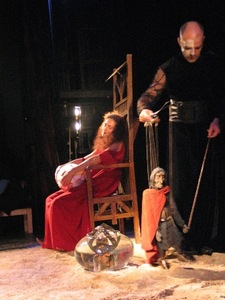 Olegas Žiugžda and Larisa Mikulich in the performance “Queen of Spades” of Gardin Puppet Theatre, 2005. Photo of the author Olegas Žiugžda and Larisa Mikulich in the performance “Queen of Spades” of Gardin Puppet Theatre, 2005. Photo of the author
