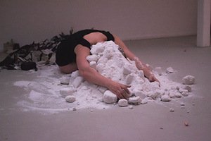 Ruth Biene. Performansas „Laimėti pralaimėti“. Inetos Ivoškaitės nuotr. Ruth Biene. Performansas „Laimėti pralaimėti“. Inetos Ivoškaitės nuotr.