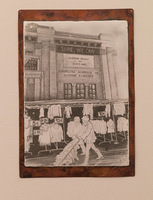 Gretos Grendaitės kūrinys iš serijos „Tuštumos“. Varis, emalis, grafitas, 2013 m. Dariaus Petrulio nuotr. Gretos Grendaitės kūrinys iš serijos „Tuštumos“. Varis, emalis, grafitas, 2013 m. Dariaus Petrulio nuotr.