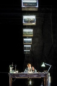 Heiner Goebbels. Max Black. André Wilms (aktorius). Lietuvos nacionalinis dramos teatras. Fotografas – Dmitrij Matvejev Heiner Goebbels. Max Black. André Wilms (aktorius). Lietuvos nacionalinis dramos teatras. Fotografas – Dmitrij Matvejev