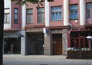 One facade, several architectural compositions One facade, several architectural compositions