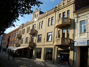 A rare example of the unified compositional restoration in the New Town A rare example of the unified compositional restoration in the New Town