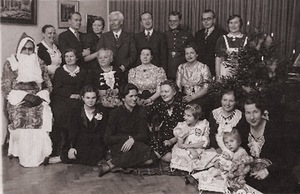 St. Christmas at Urbšiai home. Sitting on the floor: Elena Jakutytė, Teklė Mašiotienė, Matija Mašiotaitė-Urbšienė, granddaughters of Pranas Mašiotas Baniutė and Žimutė, children’s nanny, Vera Pukštelytė. Standing: landlady of Urbšiai Seliutė Ševickaitė, Vladas Jakutis and his wife Ona Mašiotaite, Pranas Mašiotas, Juozas Urbšys, Vytautas Steponaitis, Jonas Mašiotas, mistress St. Christmas at Urbšiai home. Sitting on the floor: Elena Jakutytė, Teklė Mašiotienė, Matija Mašiotaitė-Urbšienė, granddaughters of Pranas Mašiotas Baniutė and Žimutė, children’s nanny, Vera Pukštelytė. Standing: landlady of Urbšiai Seliutė Ševickaitė, Vladas Jakutis and his wife Ona Mašiotaite, Pranas Mašiotas, Juozas Urbšys, Vytautas Steponaitis, Jonas Mašiotas, mistress