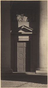 J. Bulhakas. „Vilniaus katedros durys ir kolonos“. Nacionalinio M. K. Čiurlionio dailės muziejaus archyvas J. Bulhakas. „Vilniaus katedros durys ir kolonos“. Nacionalinio M. K. Čiurlionio dailės muziejaus archyvas