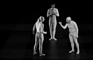 J.Vaitkus "Karalius Lyras". Gonerilė – Jevgenija Rusakova, Lyras – Vytautas Anužis, Olbenio hercogas – Valentinas Krulikovskis. J.V. Tūro nuotrauka. Lietuvos rusų dramos teatro archyvas J.Vaitkus "Karalius Lyras". Gonerilė – Jevgenija Rusakova, Lyras – Vytautas Anužis, Olbenio hercogas – Valentinas Krulikovskis. J.V. Tūro nuotrauka. Lietuvos rusų dramos teatro archyvas