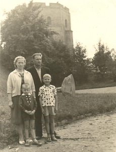 Latėnai family in vilnius near the Gediminas Castle. Faustas - first on the left. Photo from the personal archive. Latėnai family in vilnius near the Gediminas Castle. Faustas - first on the left. Photo from the personal archive.