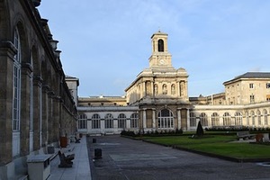 Main facade of Lariboisiere War Hospital. In: www.parisinvisible.com