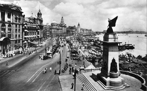 Shanghai embankment in 1928, memorial of World War I in the first plan Shanghai embankment in 1928, memorial of World War I in the first plan