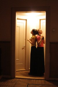 Mildos Sadauskienės ir Lauros Slavinskaitės performansas „Draugystė“ Mildos Sadauskienės ir Lauros Slavinskaitės performansas „Draugystė“