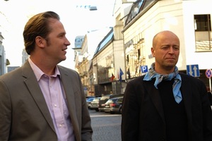 Filmo režisieriai Vincas Sruoginis ir Jonas Ohman. Filmo režisieriai Vincas Sruoginis ir Jonas Ohman.