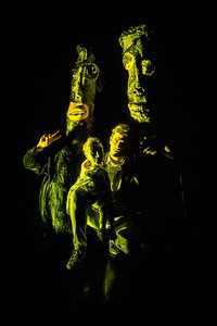 Spektaklio „Pagalvinis“ fragmentas. D. Matvejevo nuotr. Spektaklio „Pagalvinis“ fragmentas. D. Matvejevo nuotr.