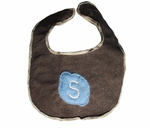 NEW EMIGRATION/ THE ABANDONED, 2012-2013. Sandpaper, sewing, embroidery, original technique. Photo by Renata Vinckevičiūtė. NEW EMIGRATION/ THE ABANDONED, 2012-2013. Sandpaper, sewing, embroidery, original technique. Photo by Renata Vinckevičiūtė.