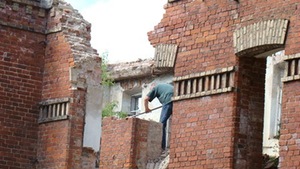 Savavališkai griaunamos Šančių kareivinės (2008 metai) Savavališkai griaunamos Šančių kareivinės (2008 metai)