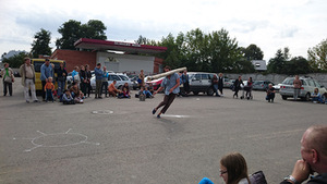 Žonglierių ir akrobatų trupės „El Nucleo“ pasirodymas „PELAT“. M. Munderzbakaitės nuotr.