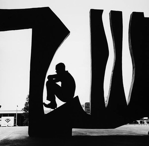 Parodos plakate panaudota A. Kezio fotografija „Niujorko pasaulio mugė“, 1964 m. Parodos plakate panaudota A. Kezio fotografija „Niujorko pasaulio mugė“, 1964 m.