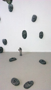 Mindaugo Pridotko paroda „Autoportretas su rankomis“ „Meno parko“ galerijoje. Mindaugo Pridotko paroda „Autoportretas su rankomis“ „Meno parko“ galerijoje.