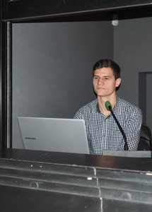 Vilniaus universiteto Kauno humanitarinio fakulteto audiovizualinio vertimo programos studentas Ričardas Kudirka. Lauros Niedzviegienės nuotr. Vilniaus universiteto Kauno humanitarinio fakulteto audiovizualinio vertimo programos studentas Ričardas Kudirka. Lauros Niedzviegienės nuotr.