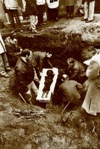 R.Juškelis. "Poetės Salomėjos Nėries palaikų perlaidojimas" R.Juškelis. "Poetės Salomėjos Nėries palaikų perlaidojimas"