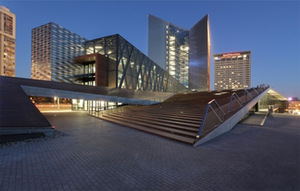 „Swedbank" centrinė būstinė Vilniuje. A. Ambraso asmeninio archyvo nuotr. Paimta iš http://www.autc.lt „Swedbank" centrinė būstinė Vilniuje. A. Ambraso asmeninio archyvo nuotr. Paimta iš http://www.autc.lt