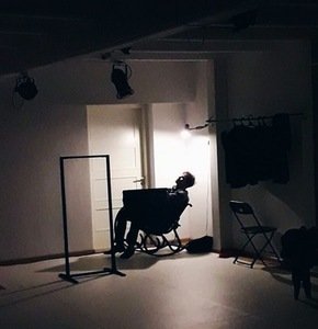 Spektaklis „Šitas vaikas“ (rež. V. Masalskis), fragmentas. KMKT archyvo nuotr. Spektaklis „Šitas vaikas“ (rež. V. Masalskis), fragmentas. KMKT archyvo nuotr.