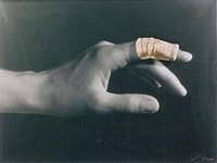 TEKSTILĖ IR AŠ II, 2001, 58 × 76, siuvinėjimas, fotografija, medvilnės siūlai, plastikas.