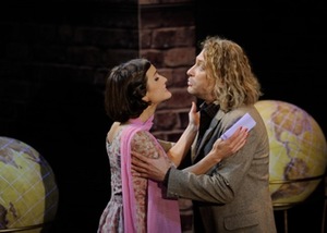 „Vedybų vekselis“. Fanė (Justina Tomkutė) ir Eduardas (Mindaugas Zimkus). Kauno valstybinio muzikinio teatro nuotr. „Vedybų vekselis“. Fanė (Justina Tomkutė) ir Eduardas (Mindaugas Zimkus). Kauno valstybinio muzikinio teatro nuotr.