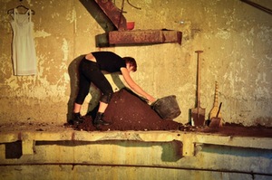 V. Tamoševičiūtė. „Virsmas“ performansų festivalyje „Simbolis“, Plungė, 2012 m. Guodos Varnelytės nuotr. V. Tamoševičiūtė. „Virsmas“ performansų festivalyje „Simbolis“, Plungė, 2012 m. Guodos Varnelytės nuotr.