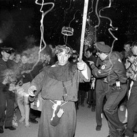 Pirmojo festivalio LIFE 1993 m. gegužės 10 d. atidarymas. Grupės „Xarxa“ iš Ispanijos pasirodymas sostinės Katedros aikštėje. Festivalio LIFE archyvo nuotrauka. Pirmojo festivalio LIFE 1993 m. gegužės 10 d. atidarymas. Grupės „Xarxa“ iš Ispanijos pasirodymas sostinės Katedros aikštėje. Festivalio LIFE archyvo nuotrauka.